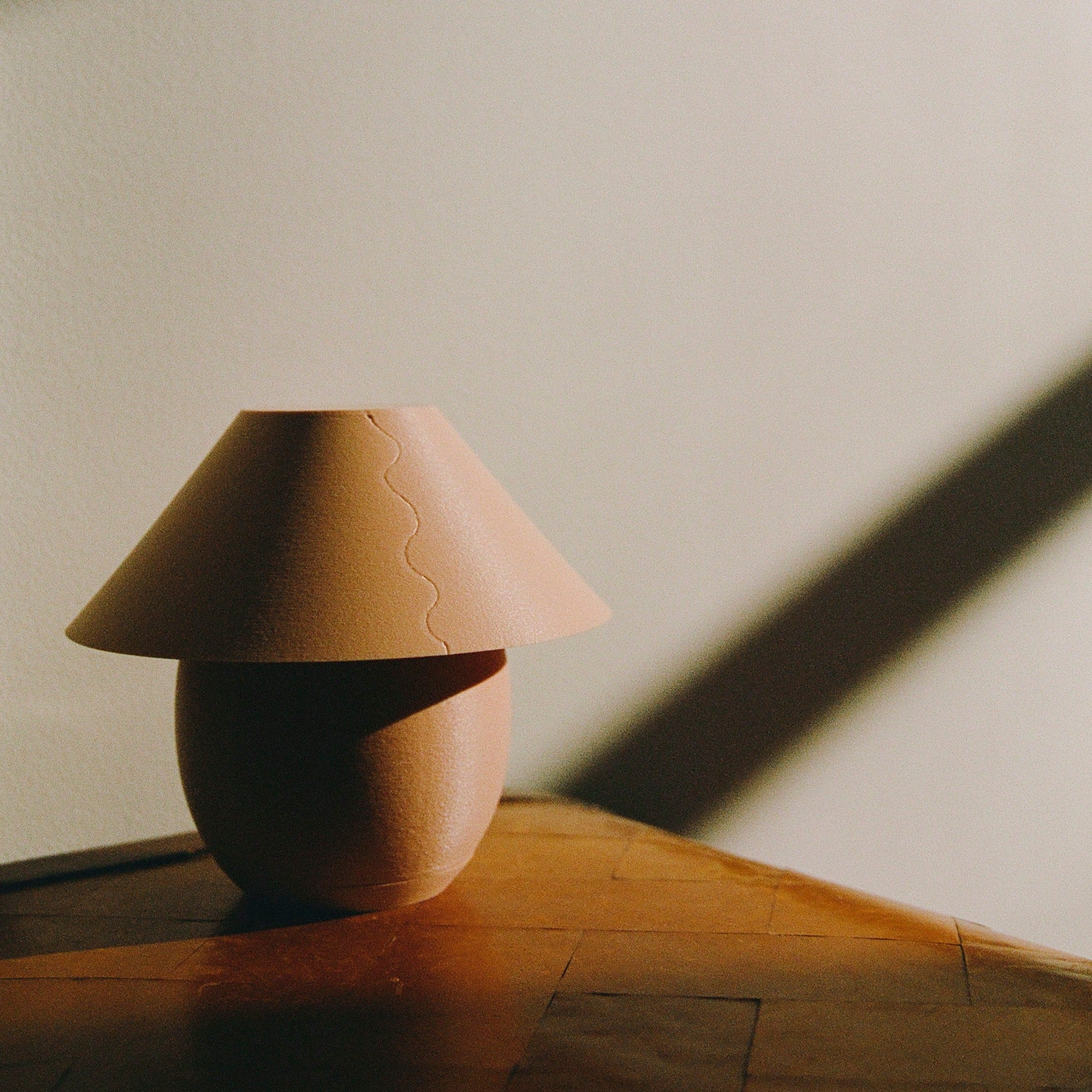 Scoop Lamp | 3D Printed Ceramic-Inspired Designer Table Lamp – Analuisa Corrigan x Wooj Design