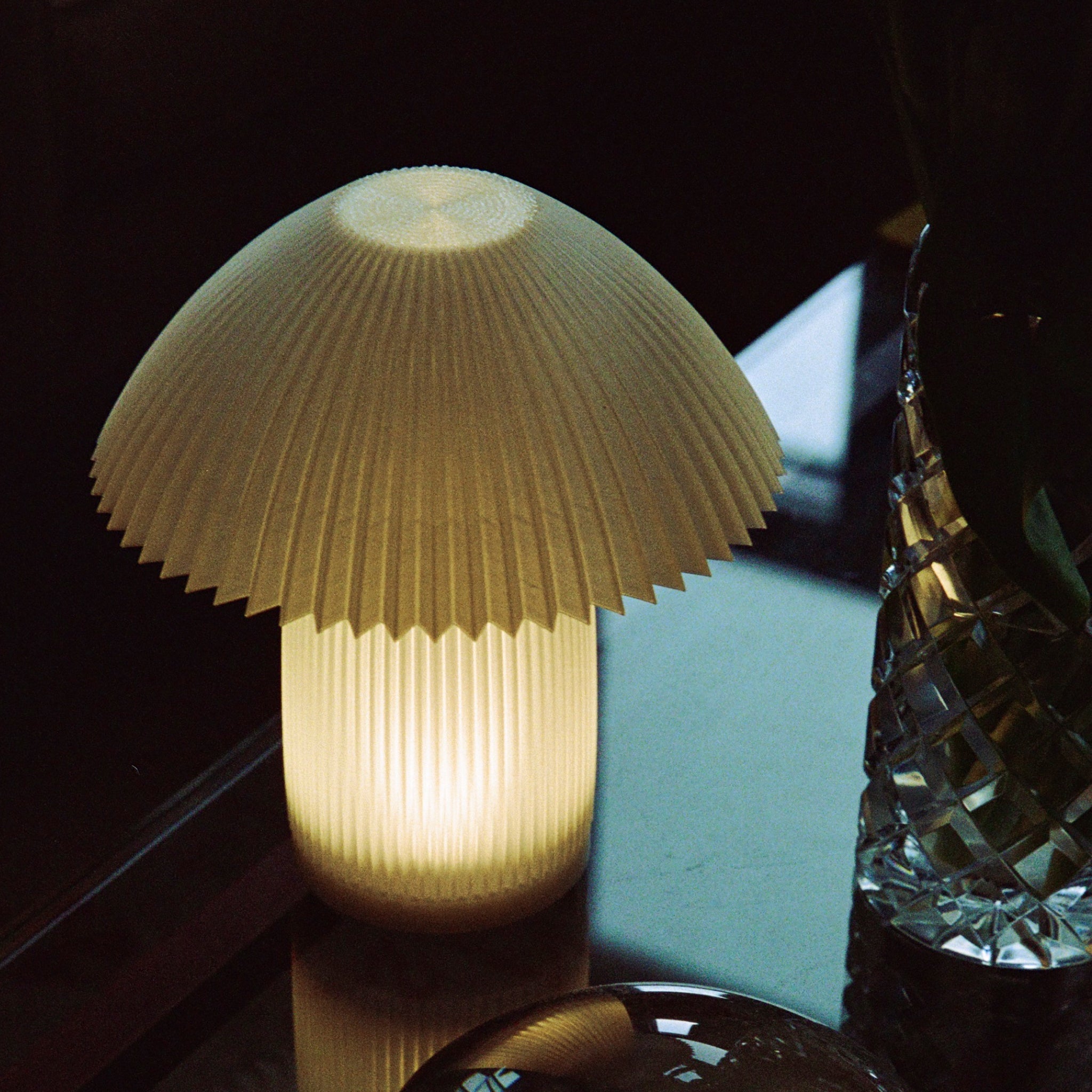 Cordless Kinoko Lamp | Rechargeable Pleated Mushroom Lamp – Wooj Design
