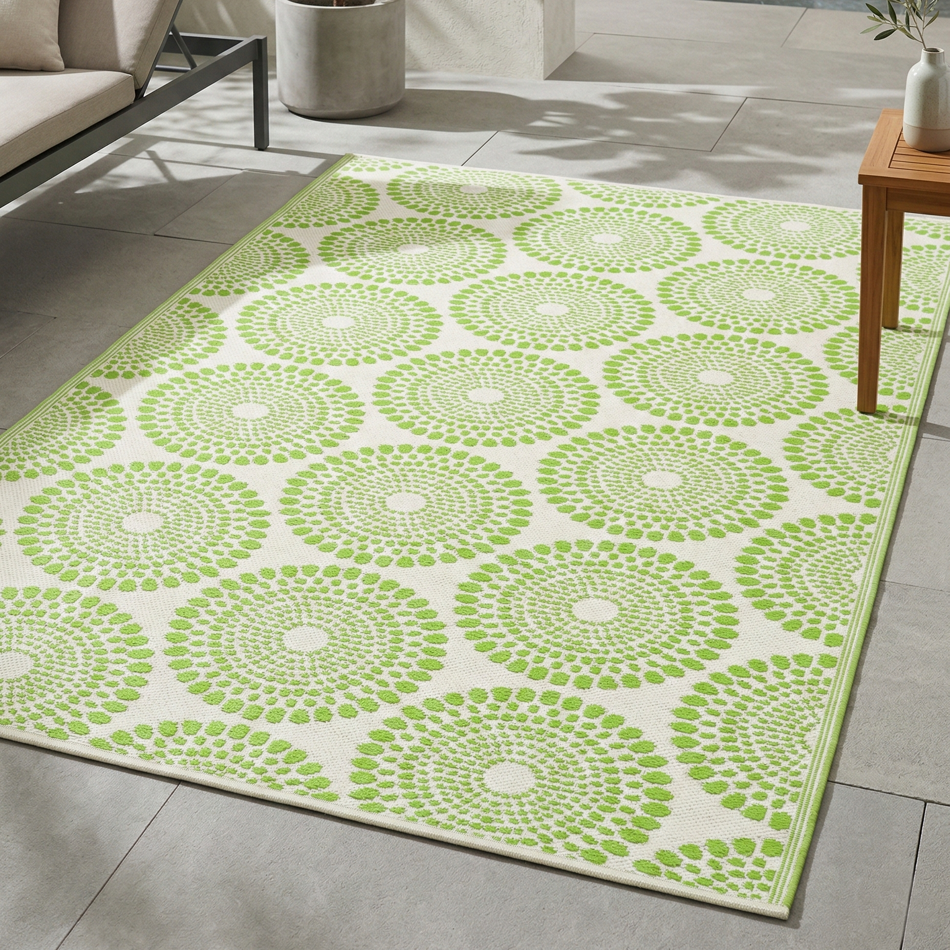 Rio Green Outdoor Rug | Vibrant Medallion Double-Sided Design