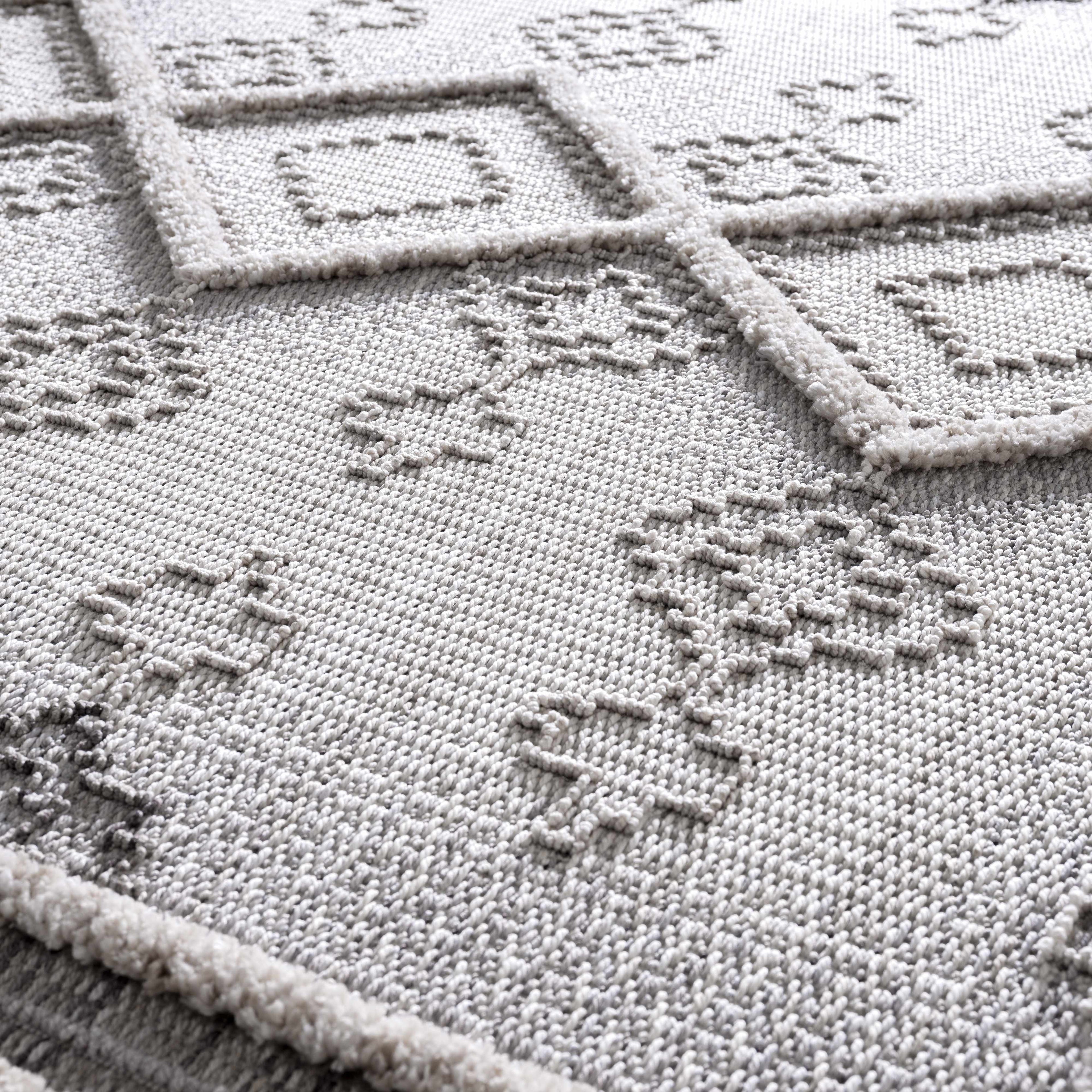 Amaga High-Low Area Rug | Diamond Pattern Design