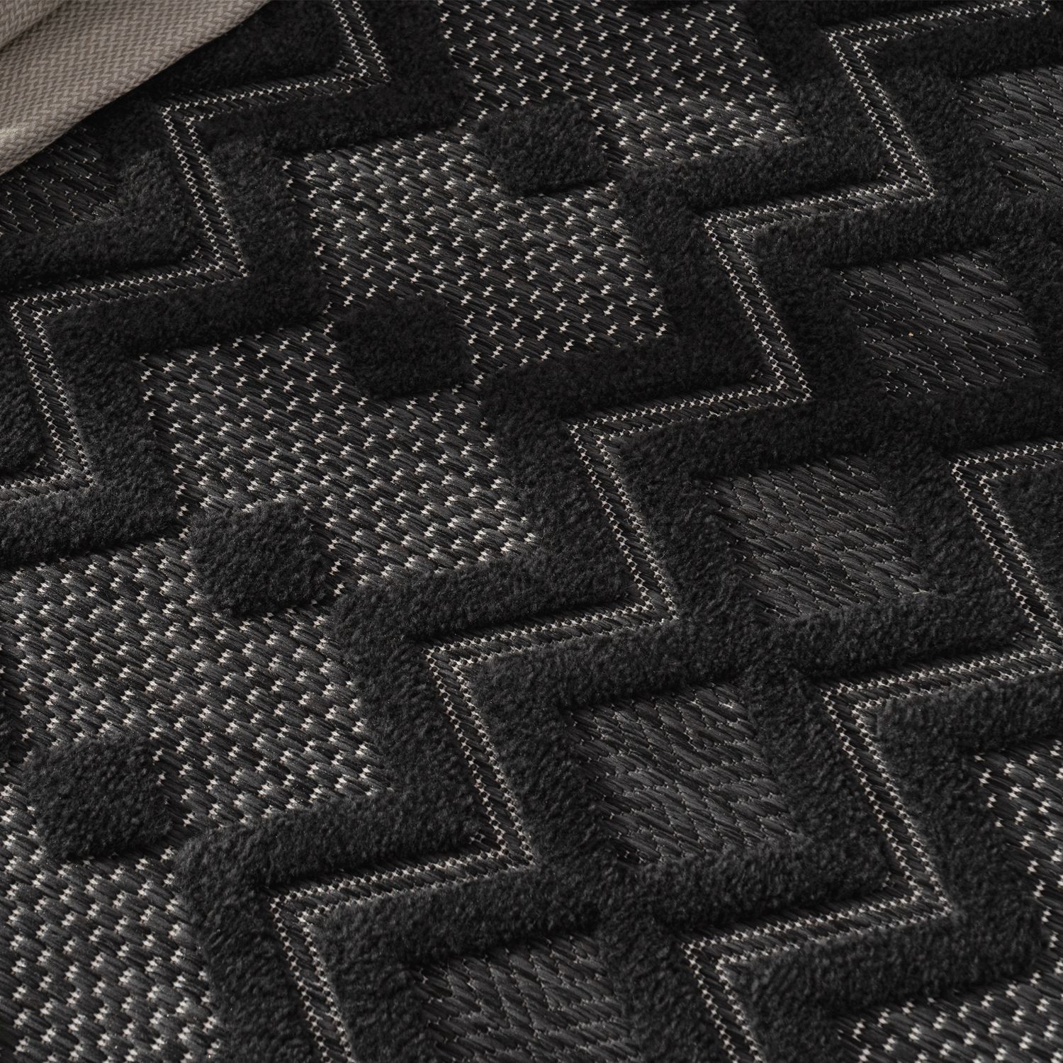 Outdoor Rug Livorno Geometric Trellis Pattern In Anthracite
