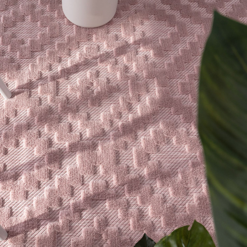 Outdoor Rug Livorno Trellis High-Low Pattern In Pink