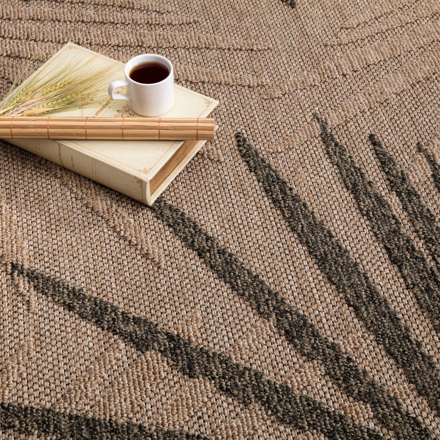 Outdoor Rug Cologne with Modern Leaf Design in Beige