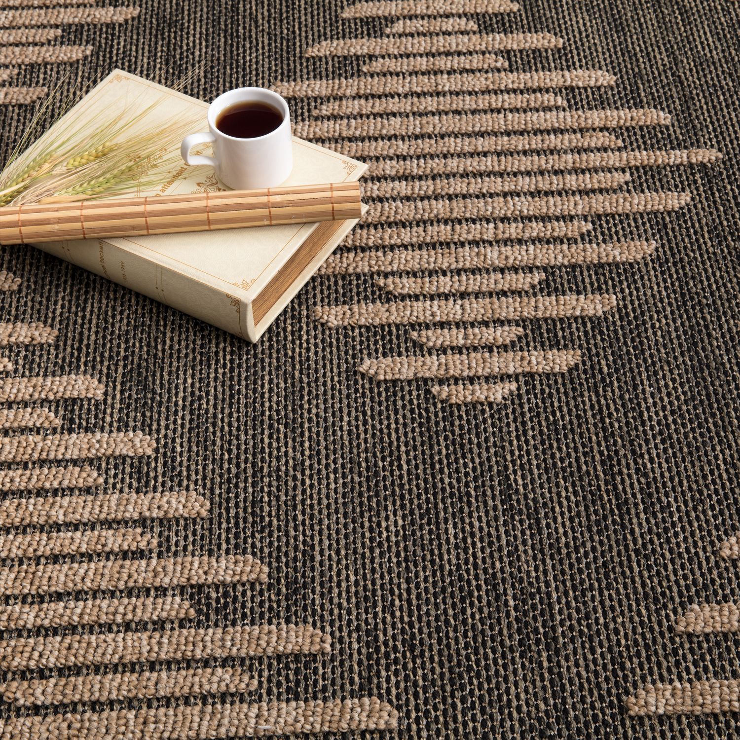 Outdoor Rug Cologne with Bohemian Diamond Pattern