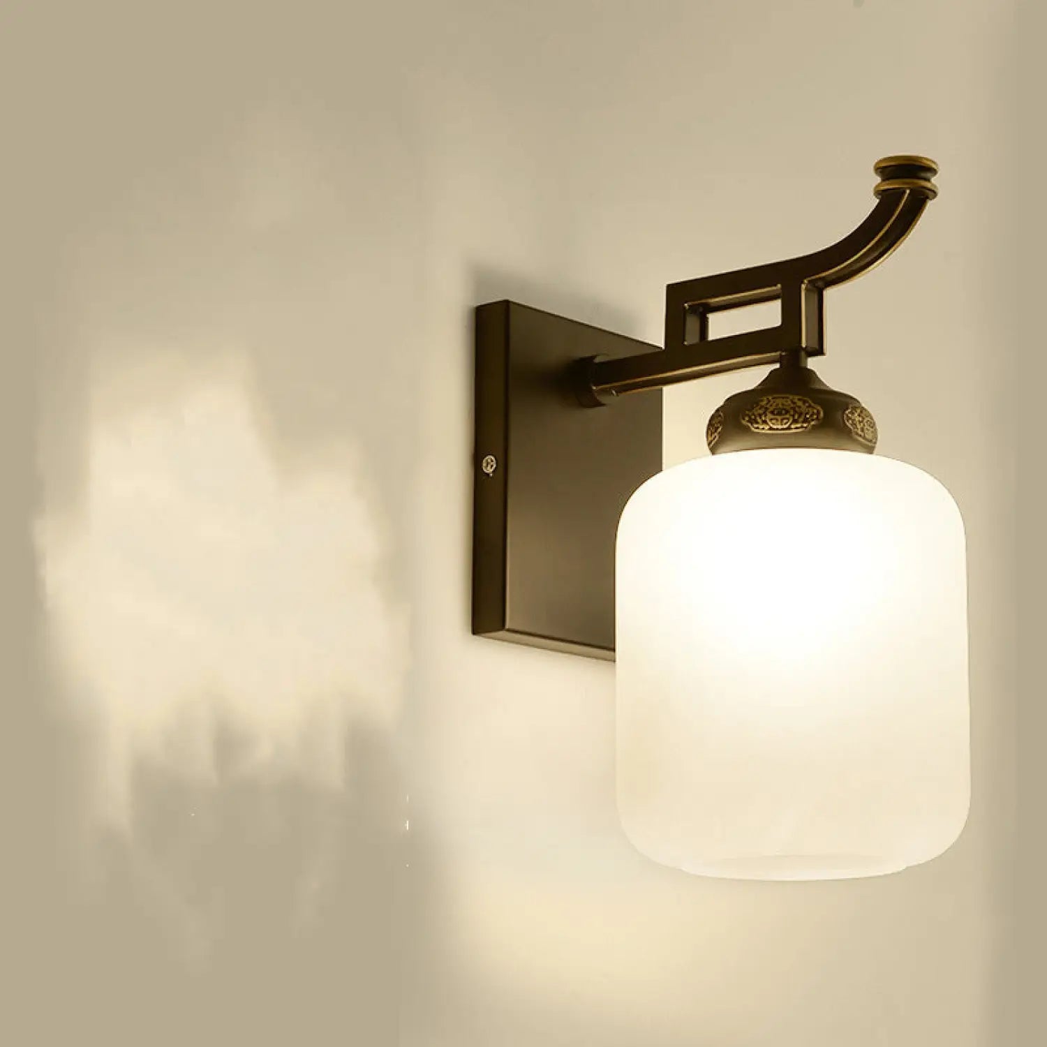 Outdoor Wall Light with Retro Style