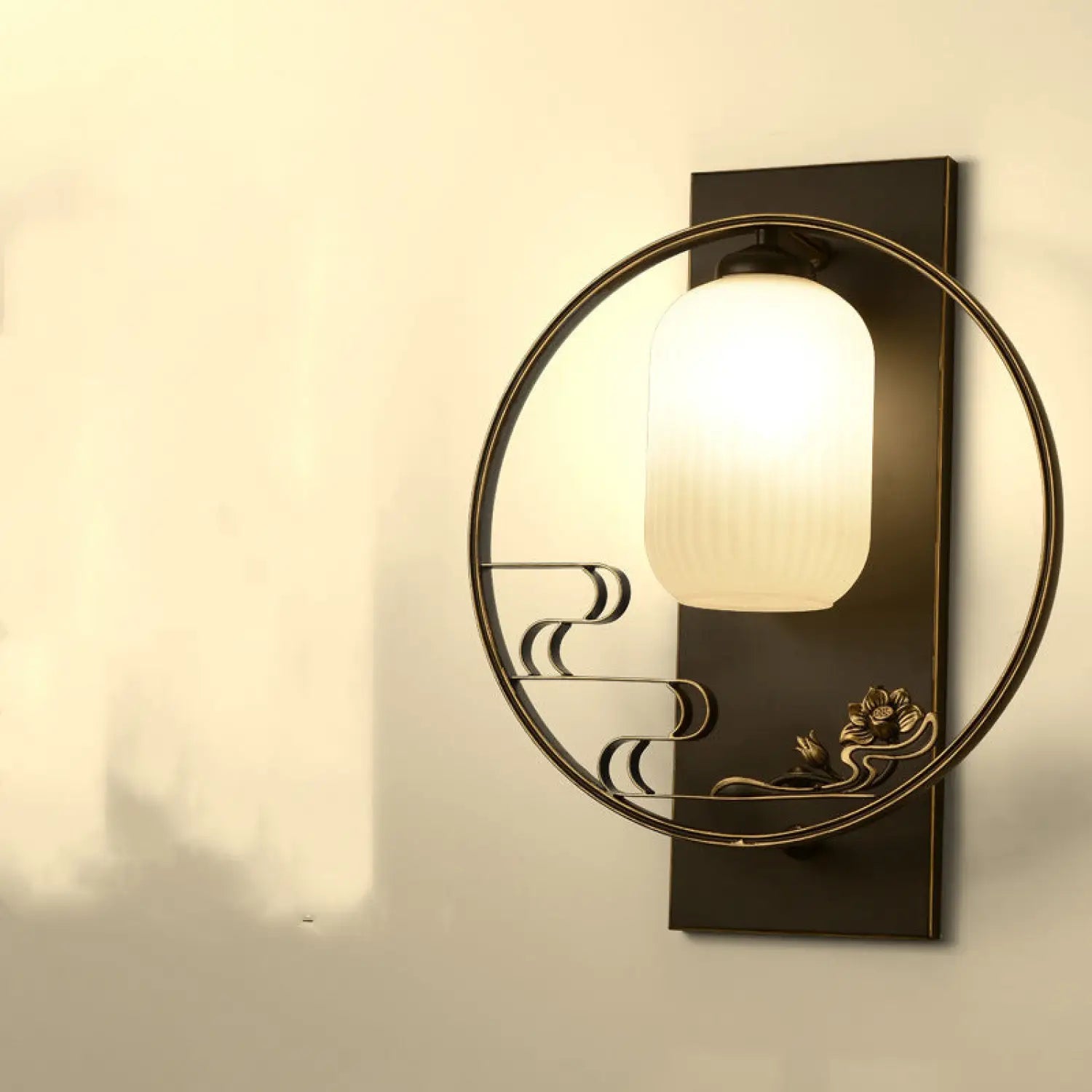 Outdoor Wall Light with Retro Style