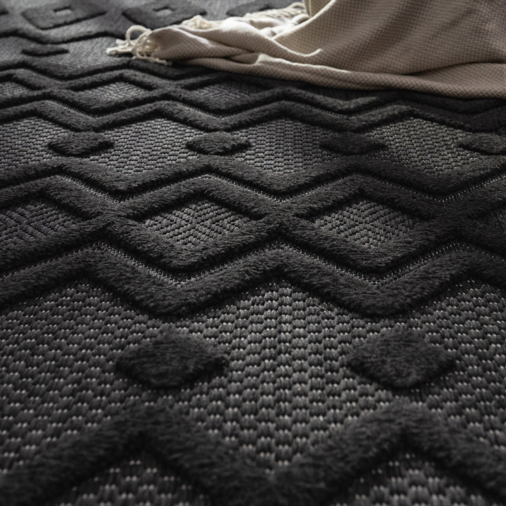 Outdoor Rug Livorno Geometric Trellis Pattern In Anthracite