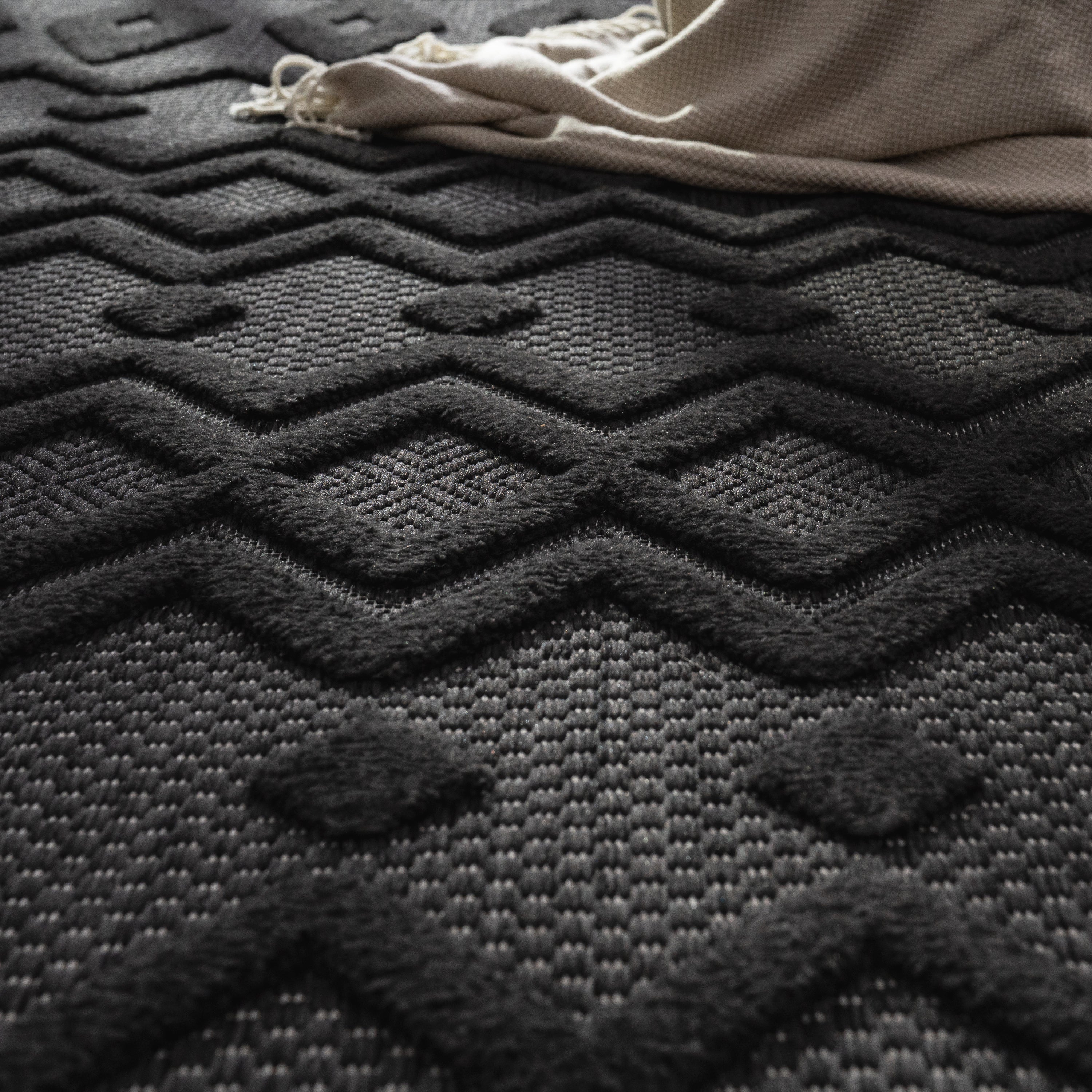 Outdoor Rug Livorno Geometric Trellis Pattern In Anthracite