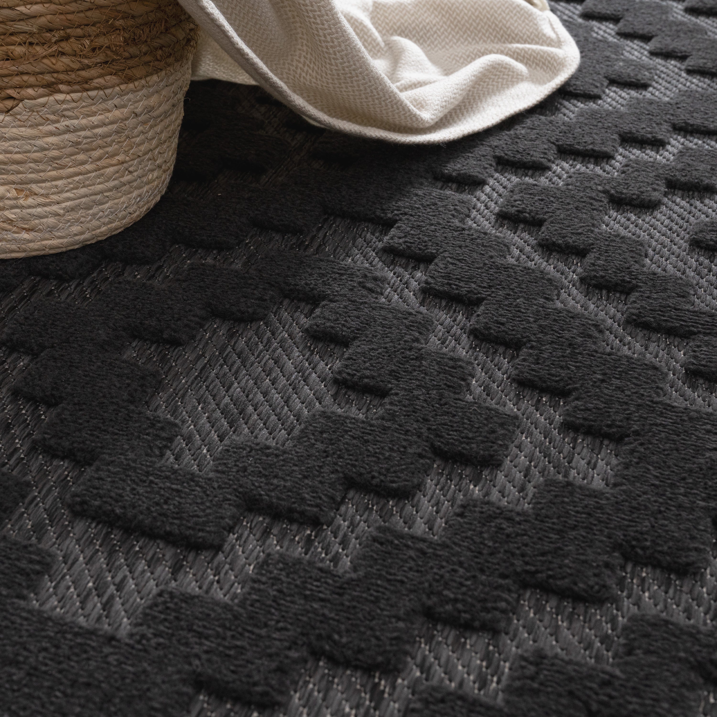Outdoor Rug Livorno Trellis High-Low Pattern In Anthracite