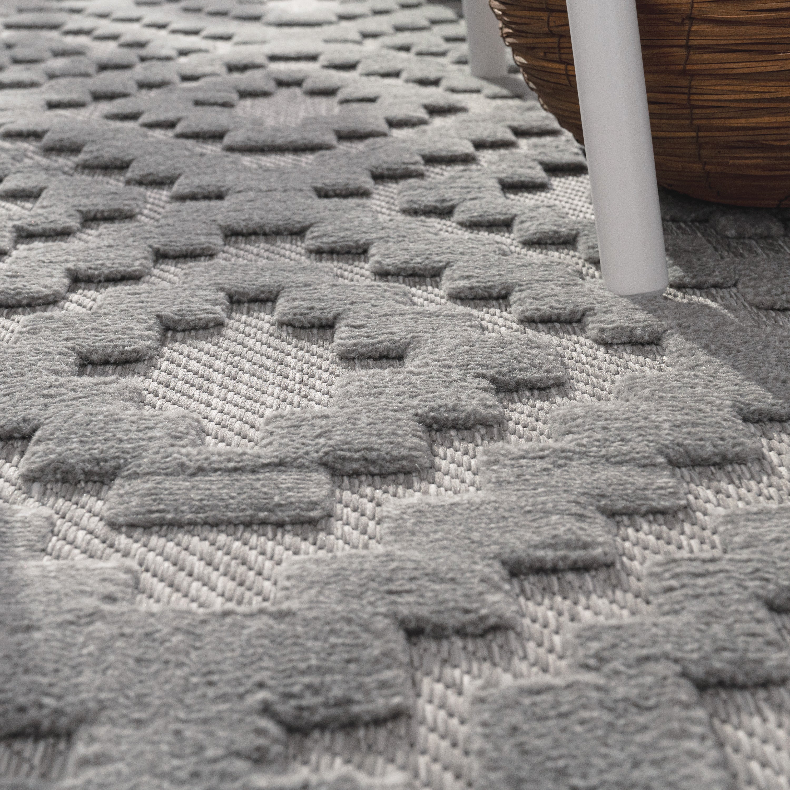 Outdoor Rug Livorno Trellis High-Low Pattern In Grey