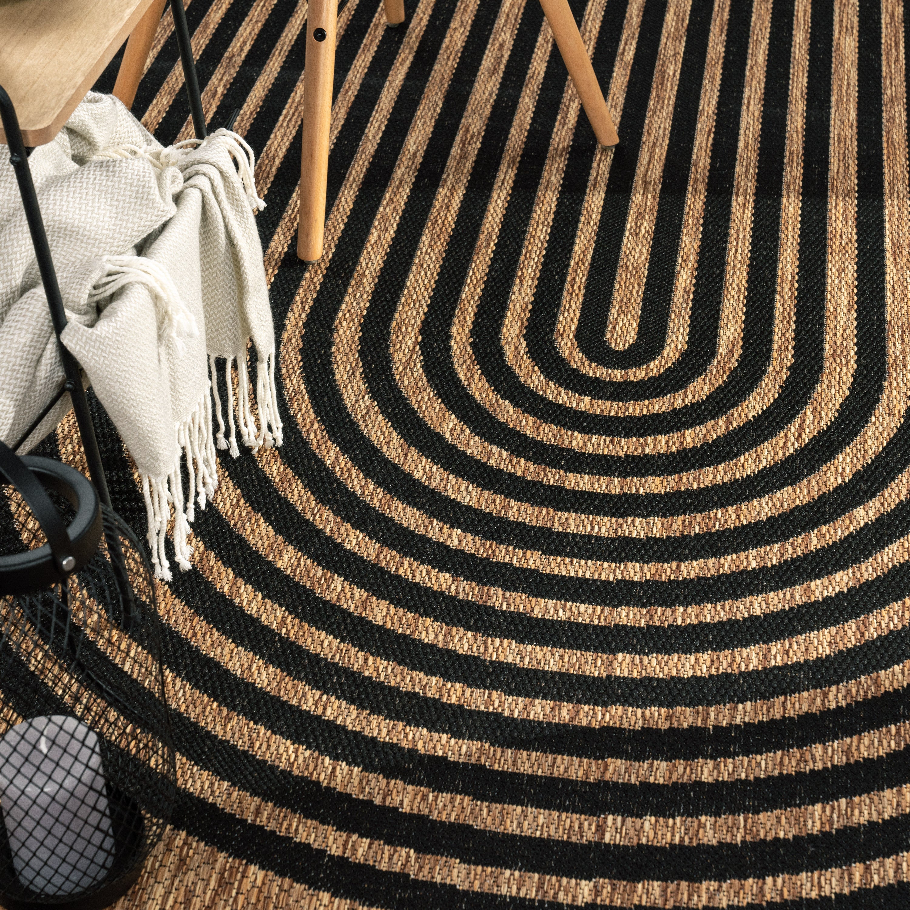 Outdoor Rug Captera with Minimalistic Line Pattern in Nature Beige