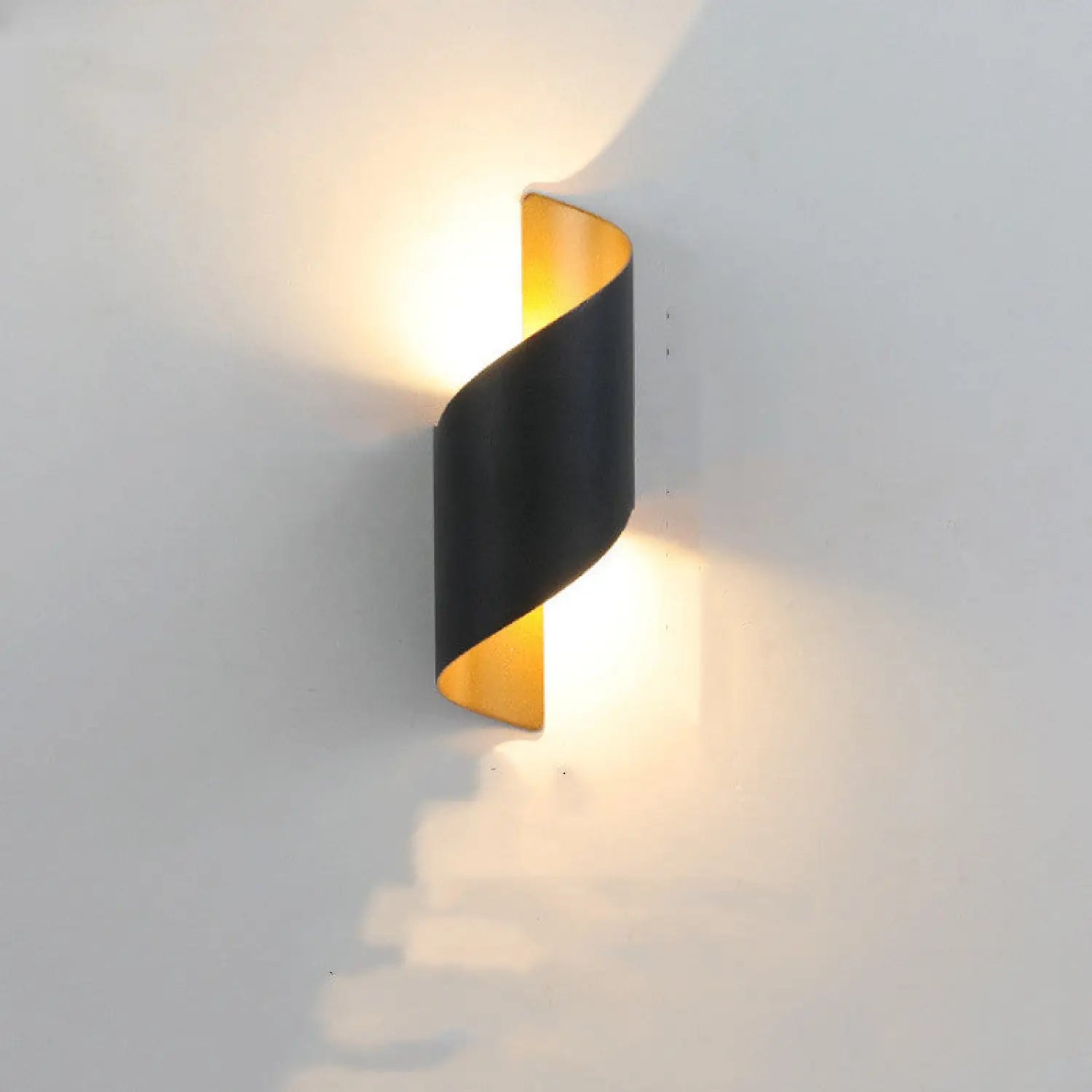 Outdoor Wall LED Lamp with Sleek Waterproof Design