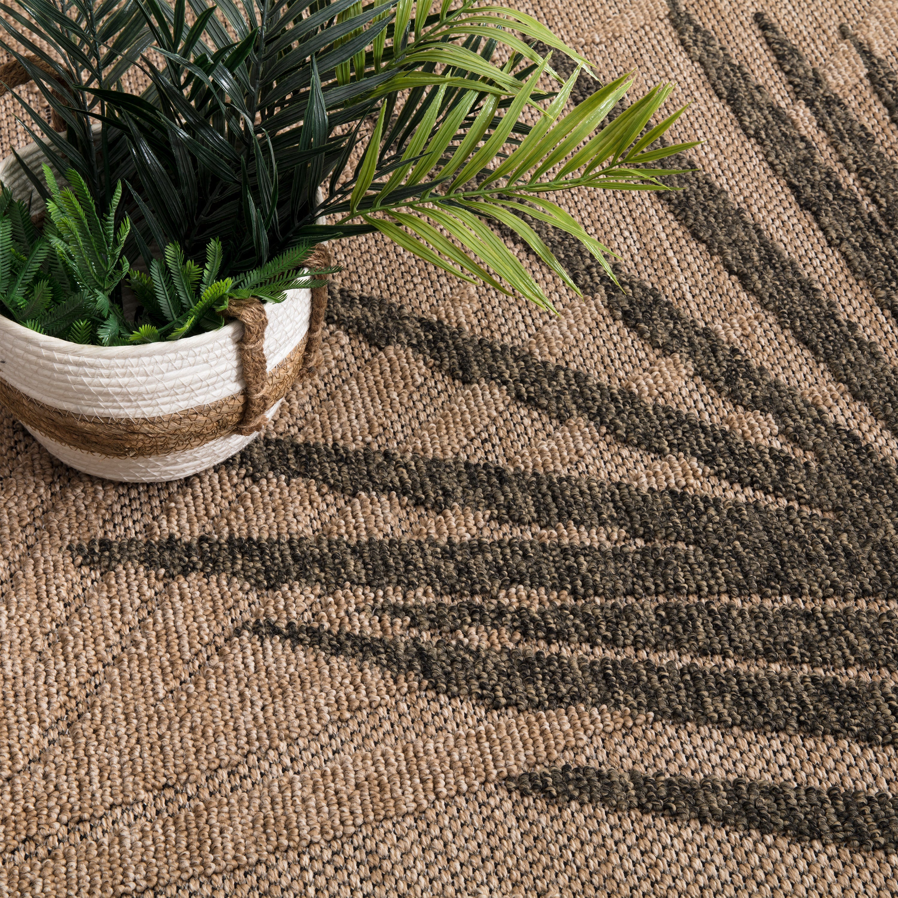 Outdoor Rug Cologne with Modern Leaf Design in Beige