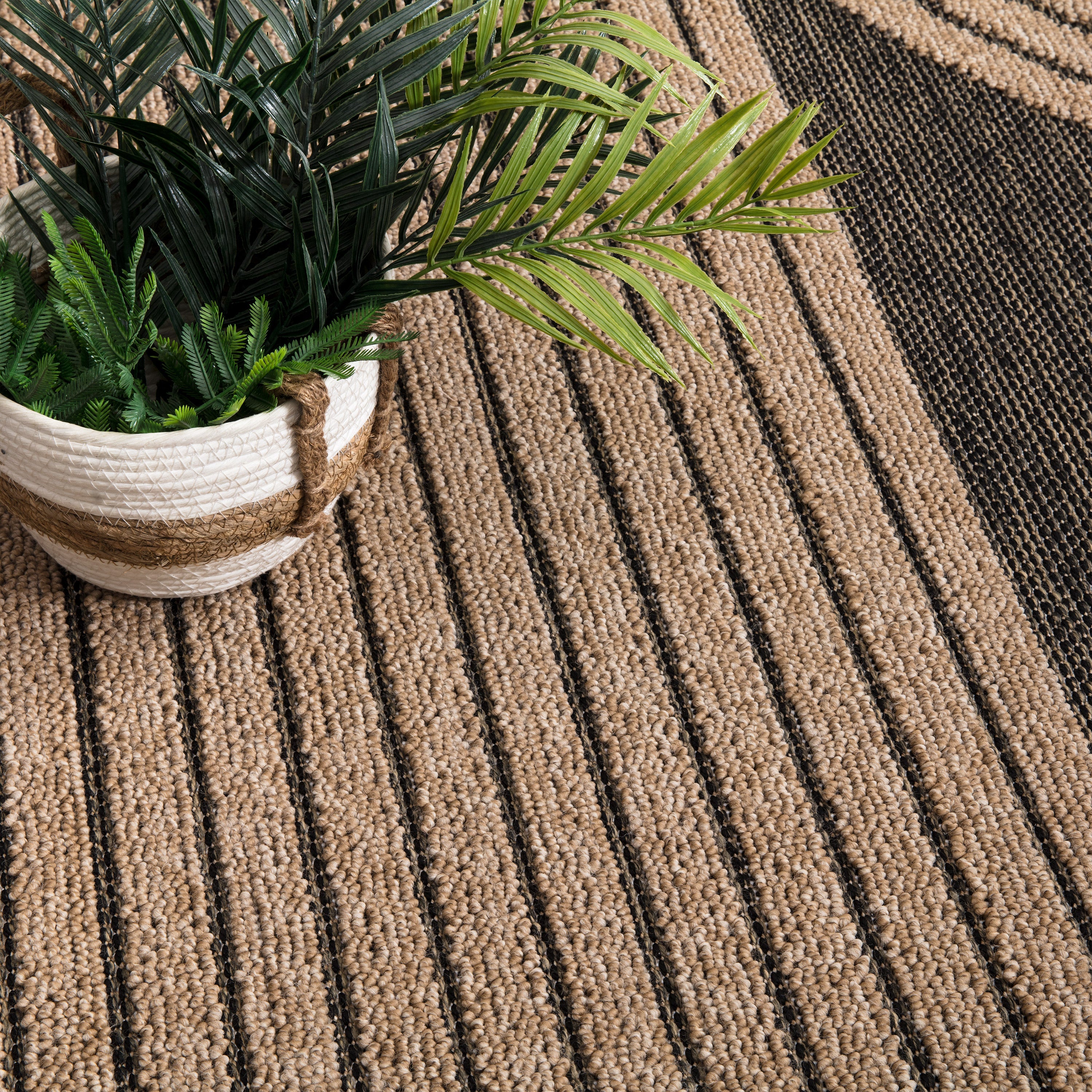 Outdoor Rug Cologne with Modern Lines Design in Beige Black